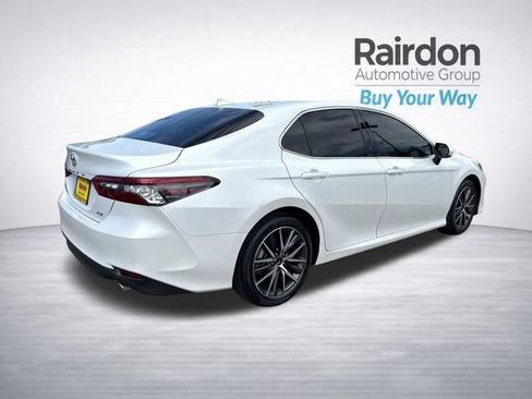 Used 2024 Toyota Camry XLE w/ Cold Weather Package FWD image 7