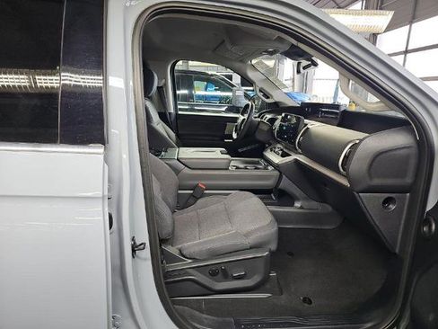 Used 2025 Ford Expedition Active image 10