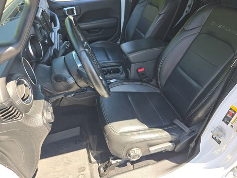 Used 2021 Jeep Gladiator Overland AWD/4WD image 19