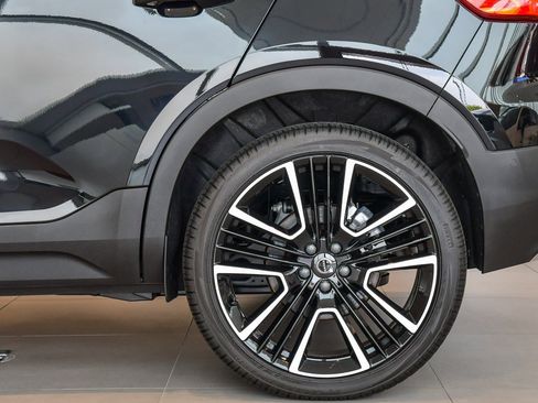 New 2025 Volvo XC40 B5 Ultra w/ Climate Package image 12