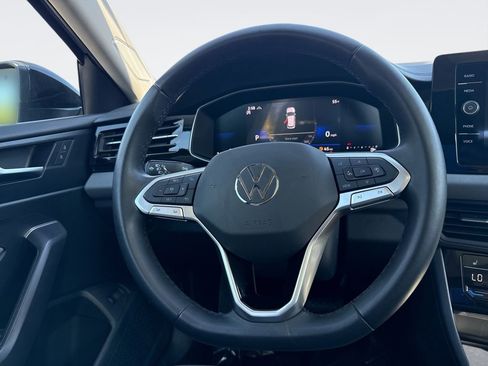 Used 2025 Volkswagen Jetta SE FWD image 11