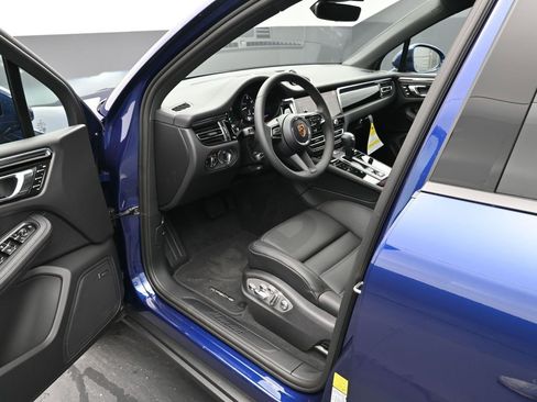 New 2026 Porsche Macan image 4