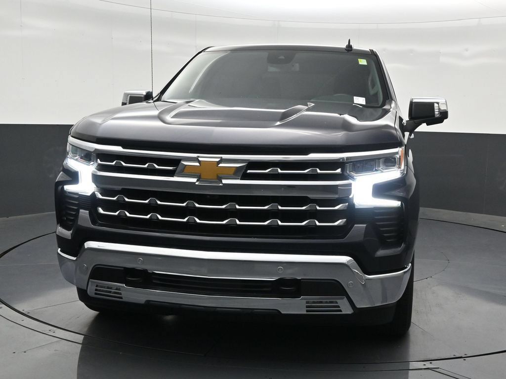 Used 2023 Chevrolet Silverado 1500 LTZ RWD image 9