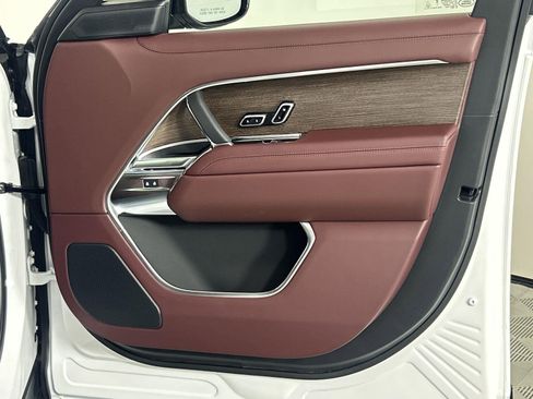 New 2025 Land Rover Range Rover SE image 31