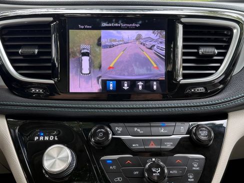 Used 2020 Chrysler Pacifica Limited w/ Advanced Safetytec Group FWD image 39