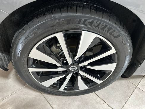 Used 2023 Nissan Sentra SV w/ SV Premium Package FWD image 12