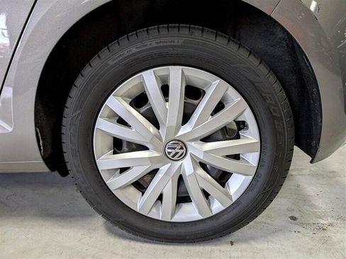 Used 2015 Volkswagen e-Golf Limited Edition image 14