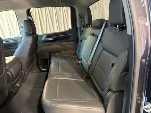 Used 2025 GMC Sierra 1500 SLT RWD image 18
