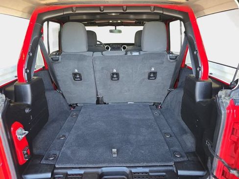 Used 2019 Jeep Wrangler Unlimited Sahara AWD/4WD image 14