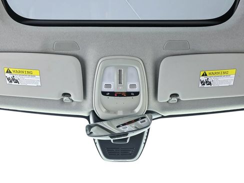 Certified 2025 Volvo XC40 B5 Plus AWD/4WD image 19