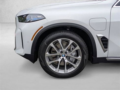 New 2026 BMW X5 xDrive50e w/ Climate Comfort Package AWD/4WD image 10