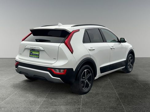 Used 2023 Kia Niro EX image 7