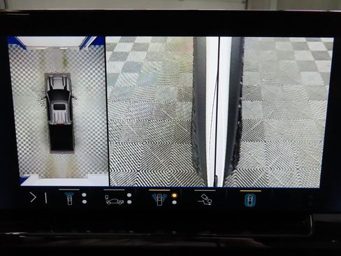 Used 2025 Chevrolet Silverado 2500 ZR2 w/ Technology Package image 22