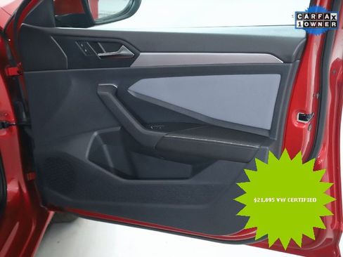 Certified 2025 Volkswagen Jetta SE image 33