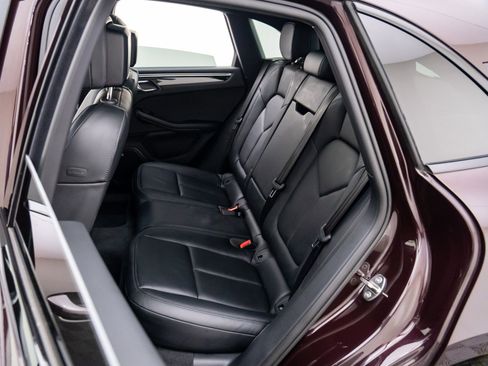 Certified 2024 Porsche Macan Turbo image 17