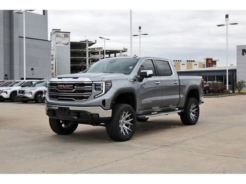 Used 2025 GMC Sierra 1500 SLT image 2
