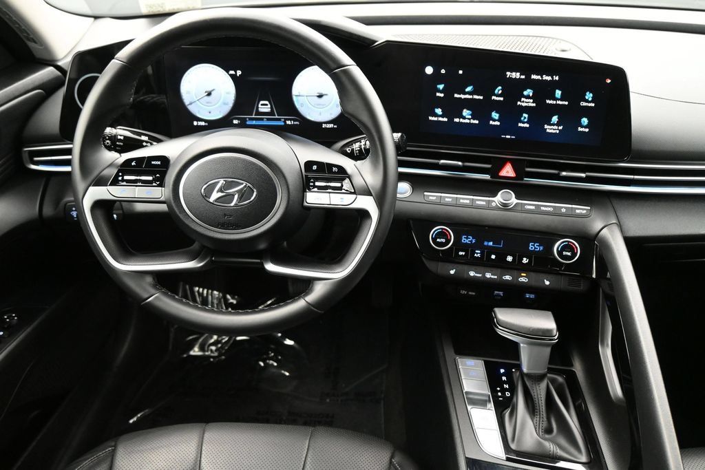 Used 2022 Hyundai Elantra Limited FWD image 7