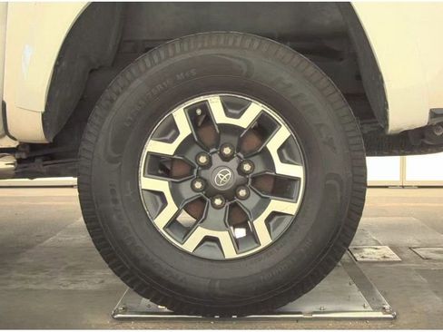 Used 2016 Toyota Tacoma TRD Off-Road w/ Towing Package image 13