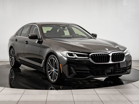 Used 2021 BMW 540i xDrive w/ Premium Package image 4