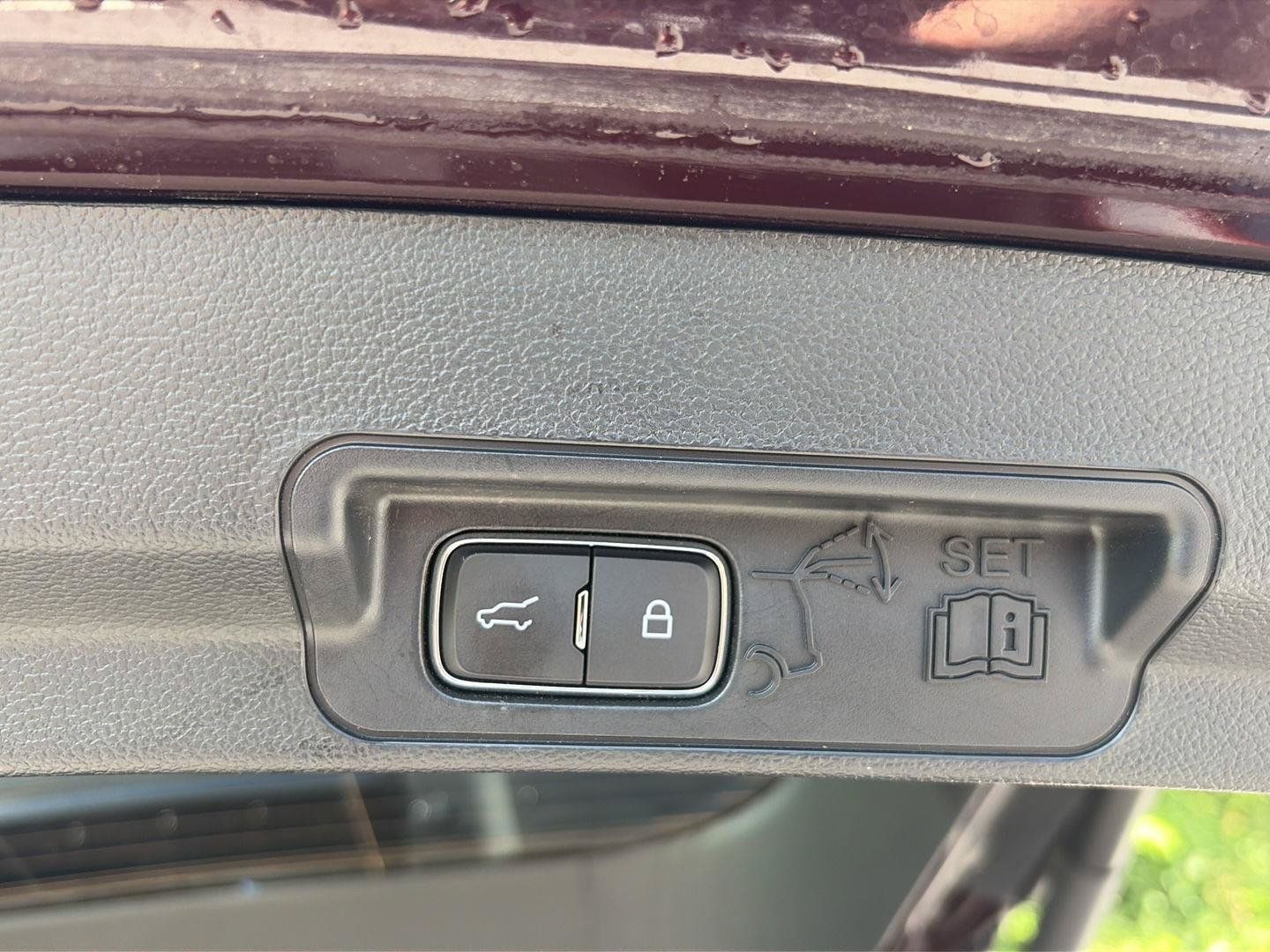 Used 2023 Ford Explorer XLT w/ Equipment Group 202A AWD/4WD image 15