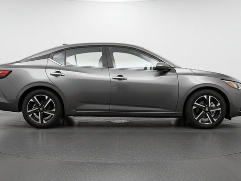 Used 2025 Nissan Sentra SV FWD image 11