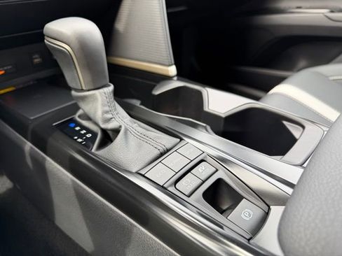 Used 2026 Toyota Camry SE image 5