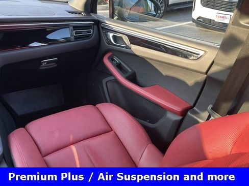 Used 2021 Porsche Macan S image 39