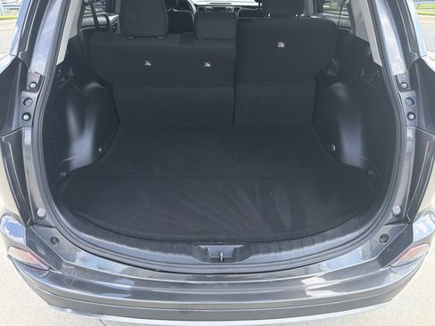 Used 2017 Toyota RAV4 XLE FWD image 31