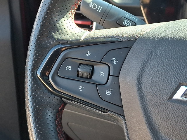 Used 2024 Chevrolet Trax RS w/ Sunroof Package FWD image 7