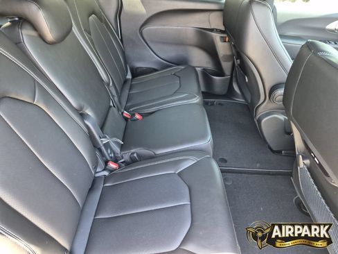 New 2027 Chrysler Pacifica Select FWD image 14