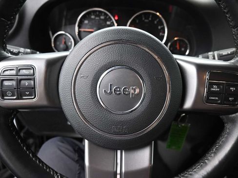Used 2018 Jeep Wrangler Sahara w/ Dual Top Group AWD/4WD image 6