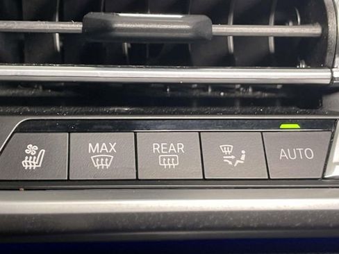 Used 2022 BMW X7 xDrive40i w/ M Sport Package AWD/4WD image 35