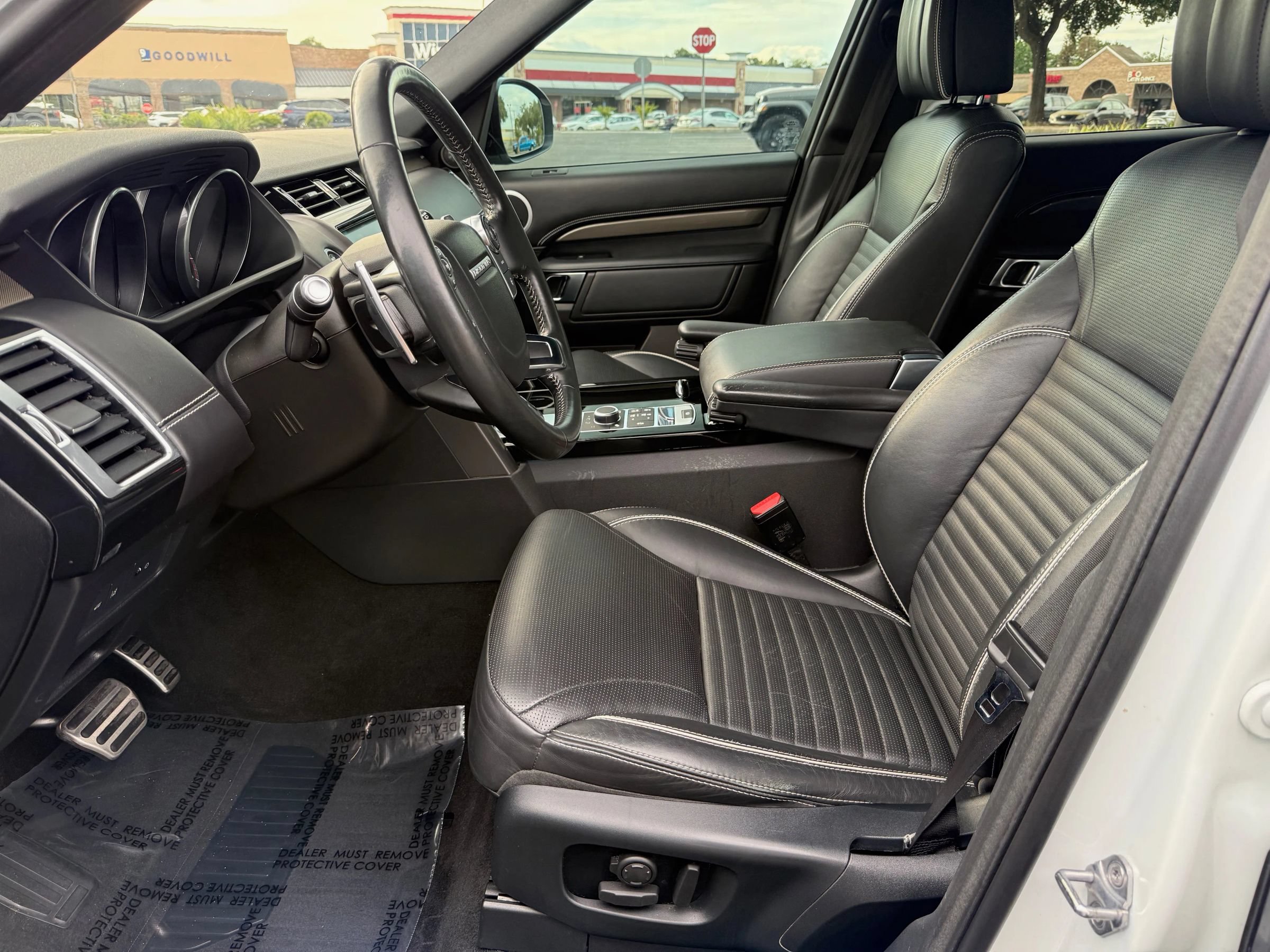 Used 2017 Land Rover Discovery HSE Luxury AWD/4WD image 12