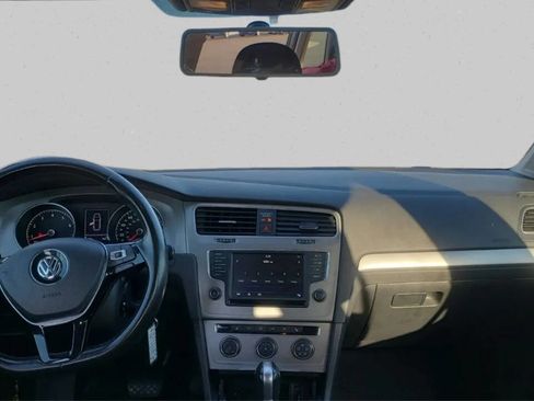 Used 2017 Volkswagen Golf S image 7