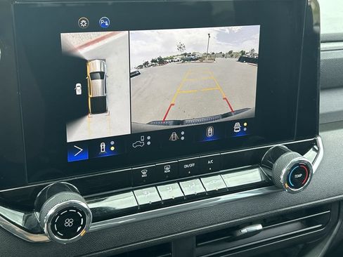Used 2024 Chevrolet Colorado Trail Boss w/ Technology Package AWD/4WD image 15