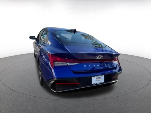 Used 2025 Hyundai Elantra SEL image 11