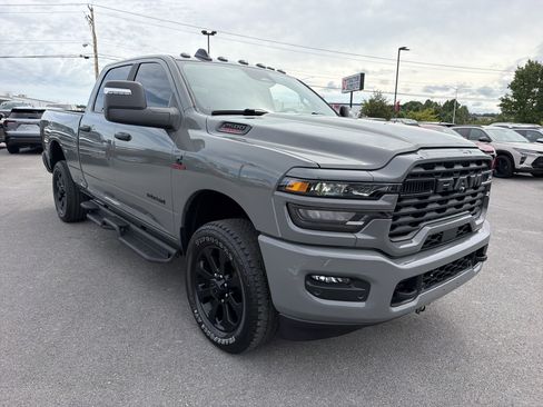 Used 2025 RAM 2500 Big Horn AWD/4WD image 3