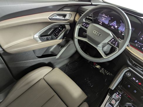 New 2025 Audi Q5 Premium Plus image 9