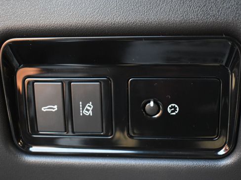 Used 2017 Jaguar XF S image 13