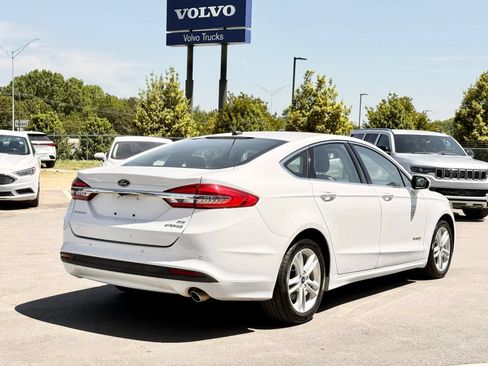 Used 2018 Ford Fusion SE w/ Equipment Group 602A FWD image 6