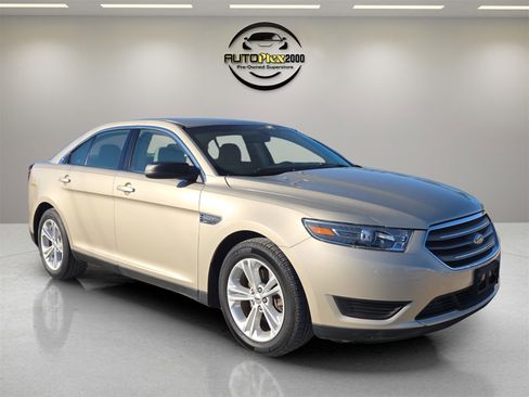 Used 2018 Ford Taurus SE image 1