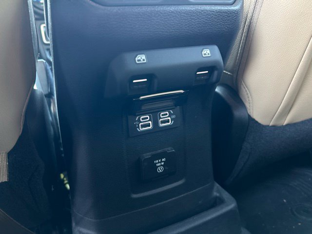 Used 2018 Jeep Wrangler Unlimited Sahara AWD/4WD image 11