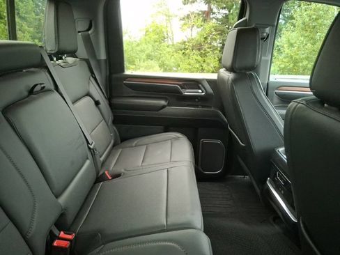 Used 2024 GMC Sierra 3500 Denali w/ Denali Reserve Package AWD/4WD image 13