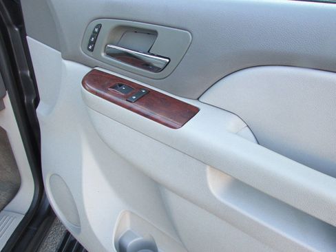 Used 2010 GMC Yukon XL SLT image 12