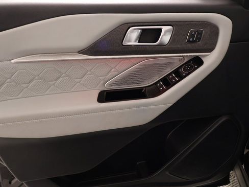 Used 2025 Ford Explorer Platinum w/ Ultimate Package image 18