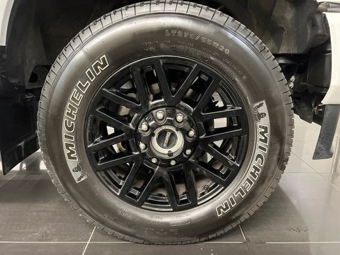 Used 2021 Ford F350 Lariat AWD/4WD image 7