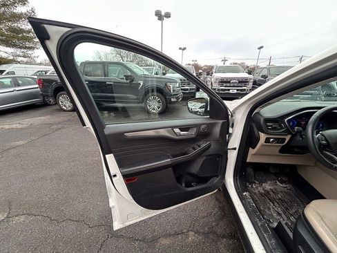 Used 2021 Ford Escape Titanium image 11