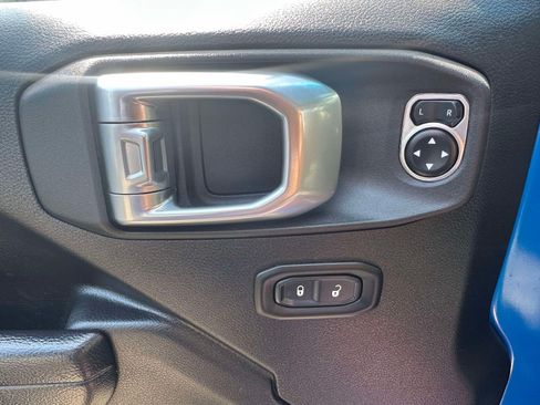 Used 2024 Jeep Wrangler Unlimited AWD/4WD image 18