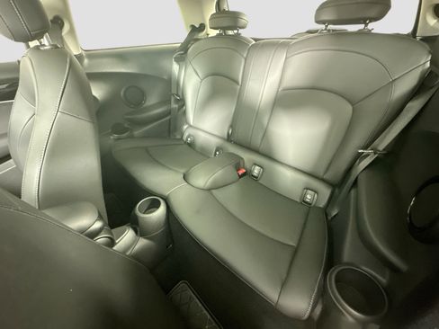 Used 2023 MINI Cooper 2-Door Hardtop image 29