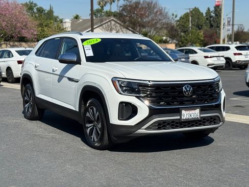 Used 2024 Volkswagen Atlas Cross Sport SE image 1